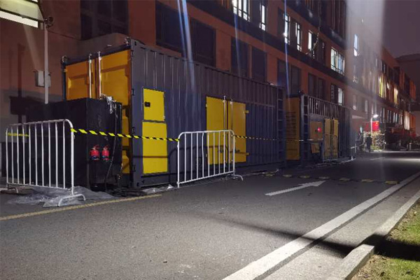 乐业柴油发电机组的输出电压是如何调节的？